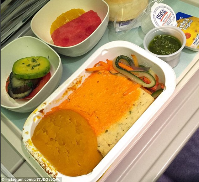 2CE7301F00000578-3253262-Is_it_baby_food_Kzmsnk_shared_this_snap_of_their_in_flight_vegan-a-46_1443540111644