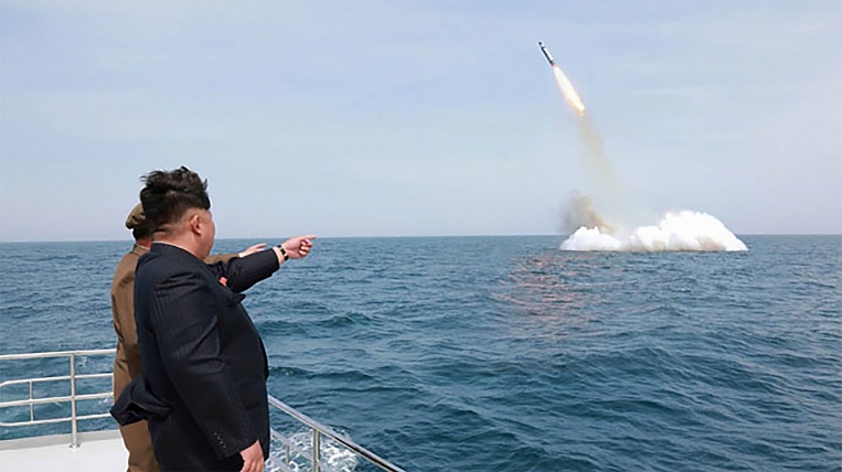 Северная Корея произвела новый баллистический тест трех ракет