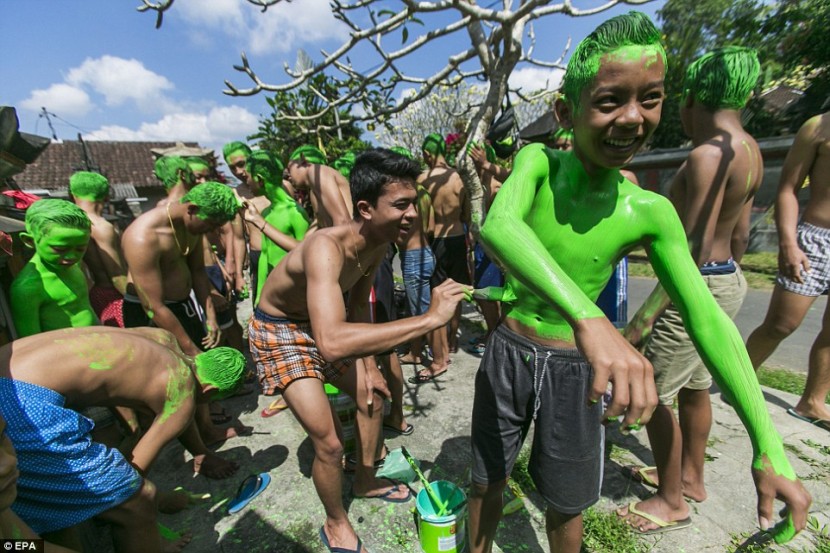 В Бали проводится уникальный традиционный фестиваль против «злых духов»