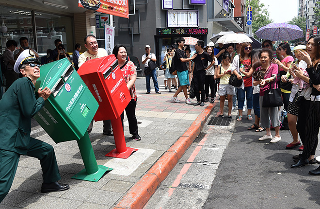 В Тайбэе деформированные почтовые ящики стали новой достопримечательностью