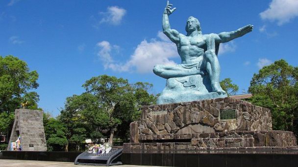 Обновление памятника жертв ядерного оружия в Нагасаки