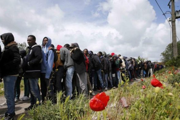 Мигранты в Венгрии оказались в контроле двух границ