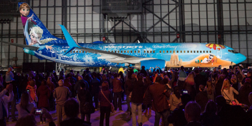 В Канаде создали особенную графику для самолета в стиле мультфильма Frozen