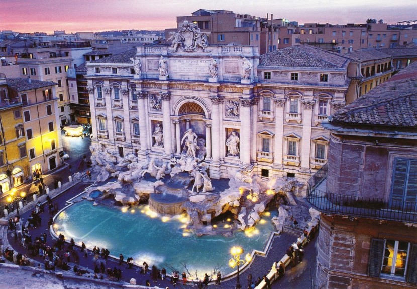 В Риме восстанавливают фонтан Треви