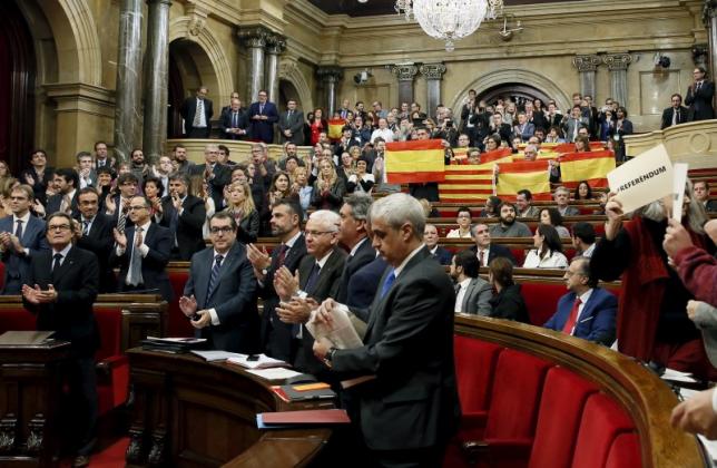 Каталония рассматривает резолюцию об отделении от Испании