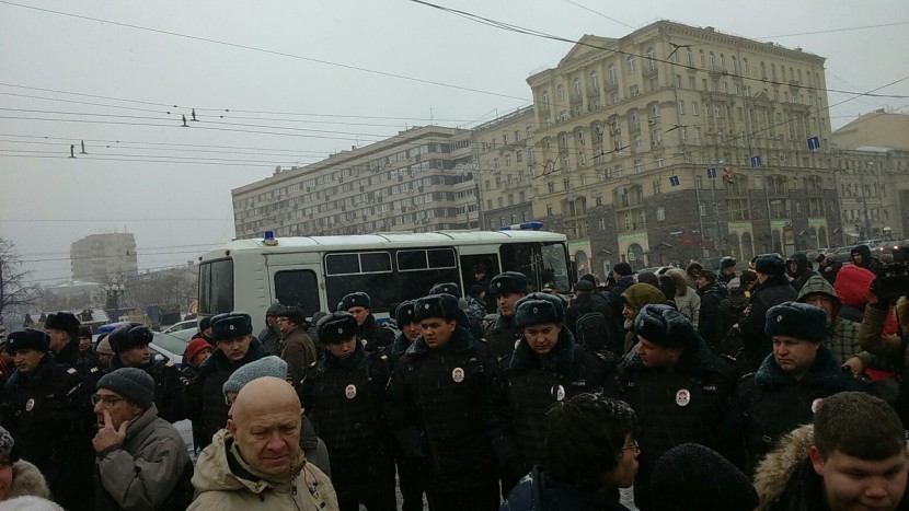 День Конституции в России отметили с полицейскими