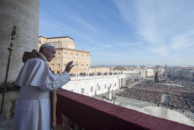 Папа Римский поздравил христиан с наступившим Рождеством Христовым