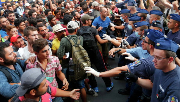 Венгерский премьер-министр призывает Грецию установить новый барьер для мигрантов