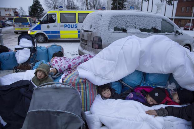 В Стокгольме расистская группа напала на мигрантов