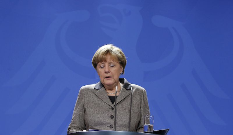 Меркель говорит о необходимости депортации мигрантов в будущем