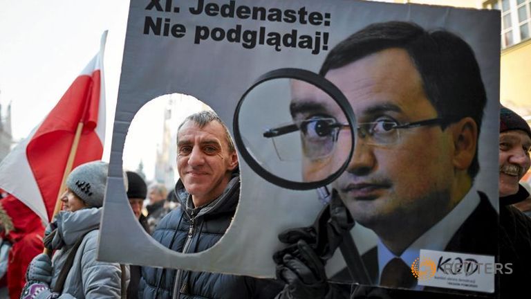 Поляки обеспокоены повторением политики Орбана на своей территории
