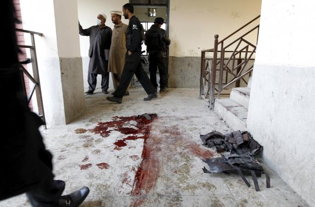 В Пакистане террористы напали на высшее учебное заведение