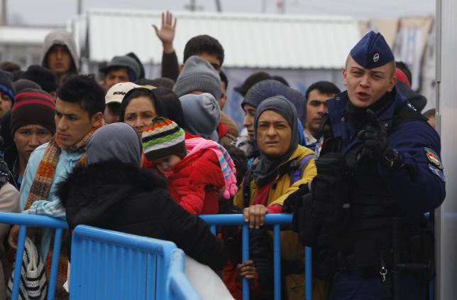 Венгрия призывает к более жесткому контролю в отношении потока мигрантов на Балканах
