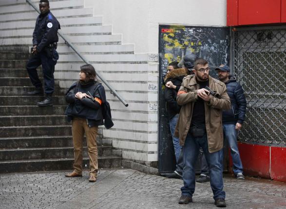 Французская полиция застрелила нападавшего на полицейский участок в Париже