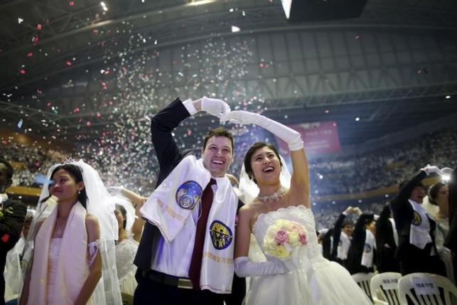 Южнокорейская церковь Единения провела массовую свадебную церемонию