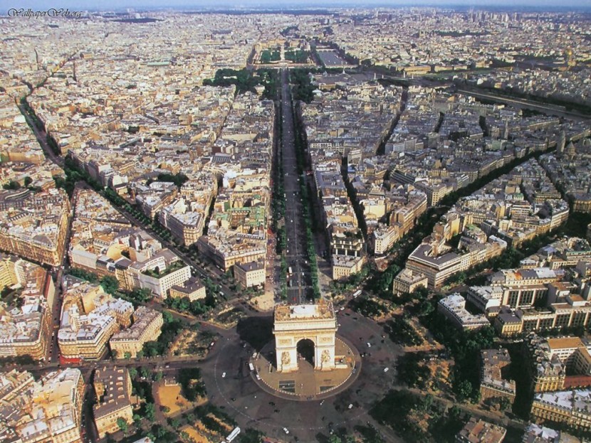 Парижские власти изменят семь основных площадей