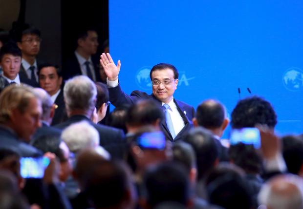 China's Premier Li Keqiang waves as he arrives at the opening ceremony of Boao Forum in Boao