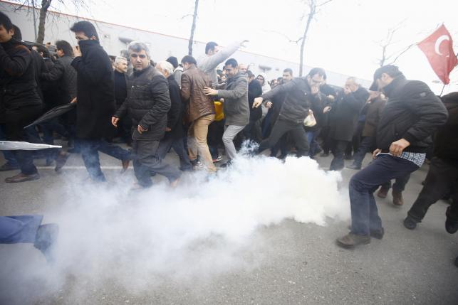 Турецкая полиция разогнала агрессивный митинг диссидентов