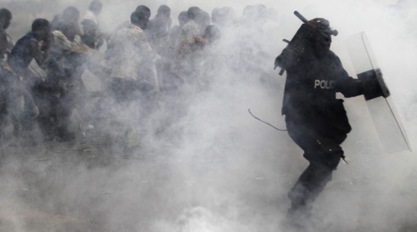 В ДРК полиция применила слезоточивый газ