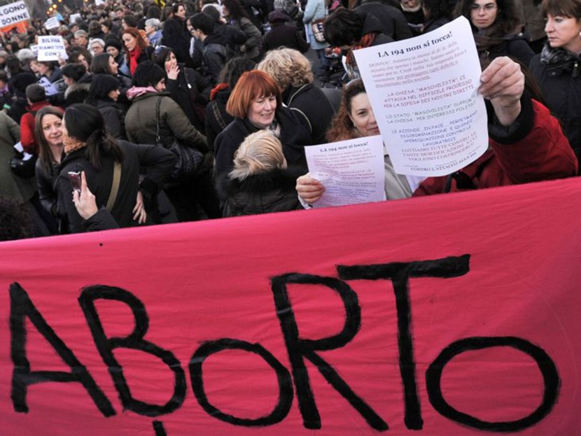 Итальянские врачи противостоят абортам