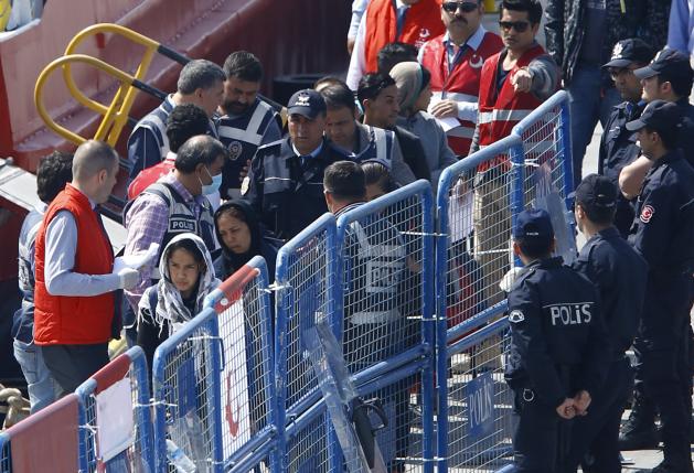 Первые греческие мигранты прибывают в Турцию