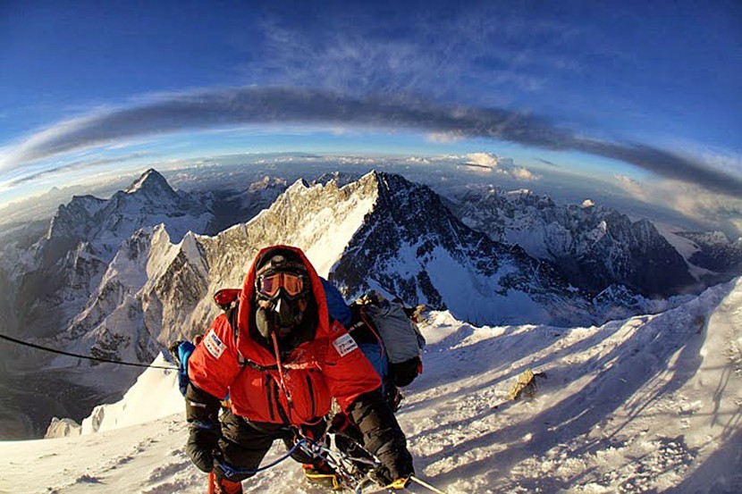 Впервые за год Эверест вновь покорен