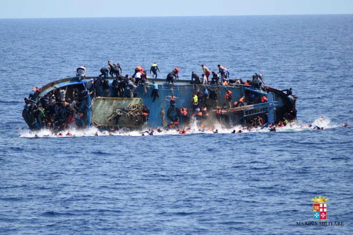Итальянская береговая охрана спасла две тысячи мигрантов