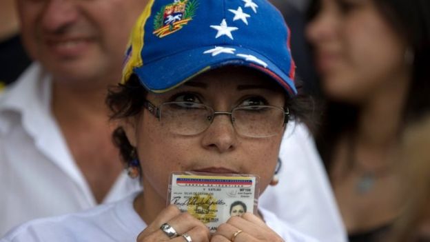 В Венесуэле нацгвардия заблокировала шествие оппозиции