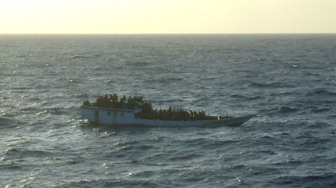 Власти Австралии перехватили лодку с мигрантами