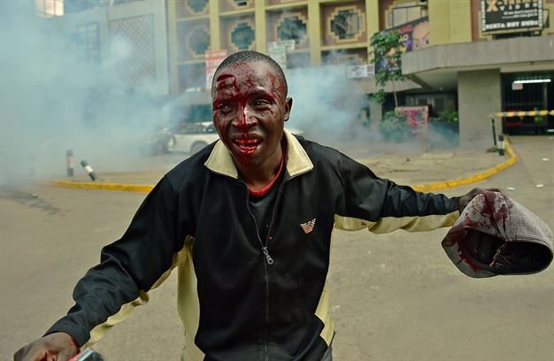 В Кении полицейские избили протестующих