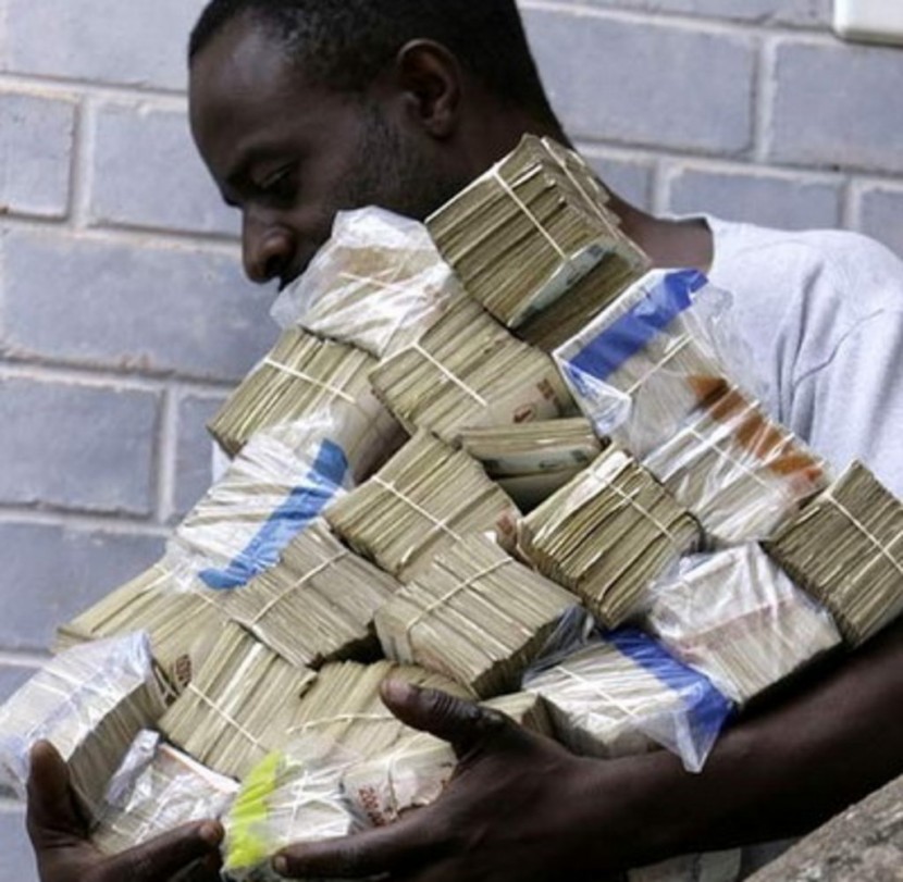 Зимбабве начнет печатать собственные доллары