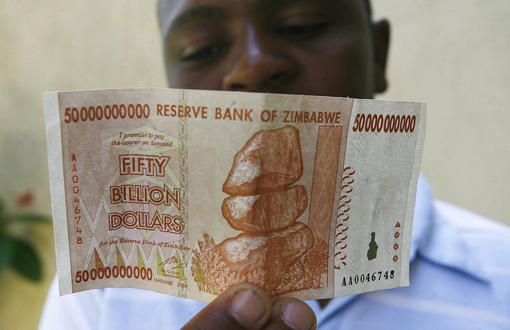 zimbabwean-dollar-46111459
