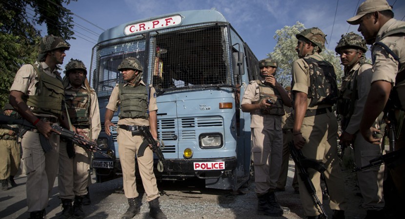 Исламисты напала на полицейский конвой в Кашмире