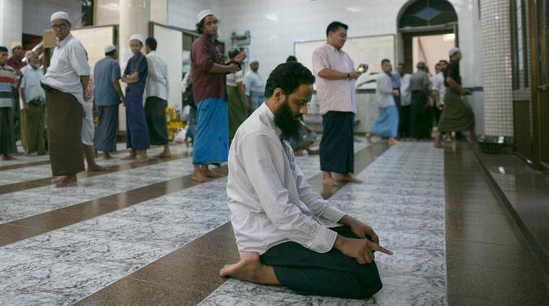 В Мьянме радикалы разрушили мечеть