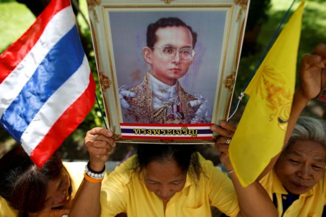 Король Таиланда идет на поправку