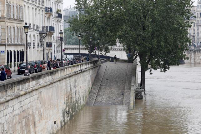 Жителей Франции беспокоят наводнения