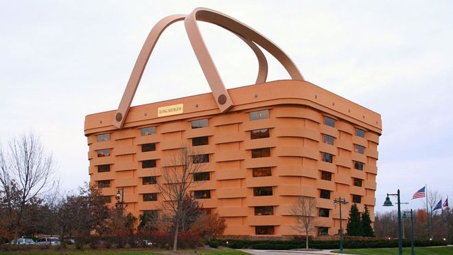 В США продают здание в форме корзины