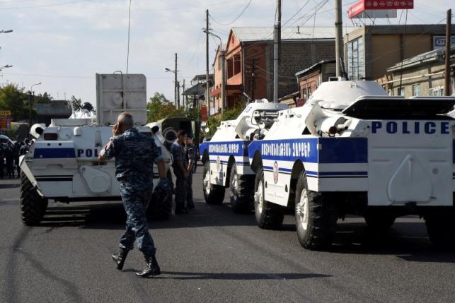 В Ереване вооруженными оппозиционерами захвачено полицейское управление