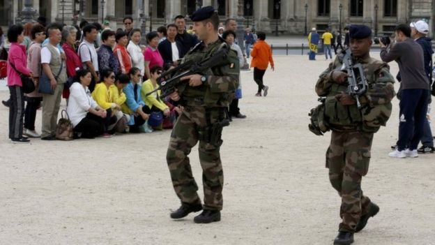В Париже после терактов стало меньше туристов