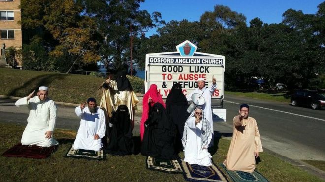 Австралийские антиисламисты устроили шоу в церкви