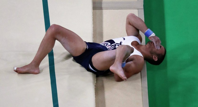 На Олимпиаде работники скорой уронили травмированного спортсмена
