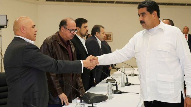 Правительство Венесуэлы и оппозиция сели за стол переговоров