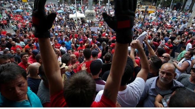 В Рио бастующие силовики захватили здание Ассамблеи штата