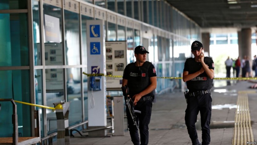 Вблизи аэропорта Ататюрк арестовано два человека