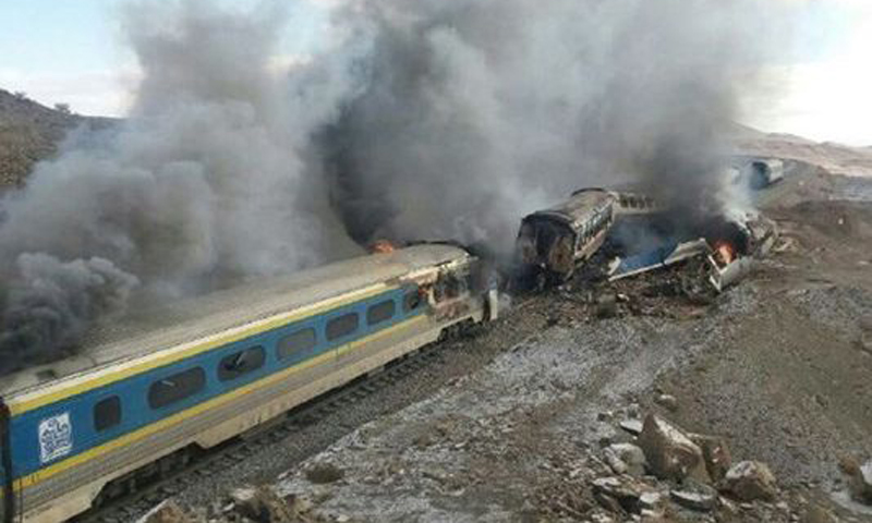 В Иране столкнулись два пассажирских поезда