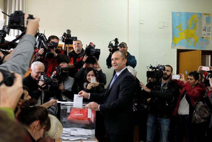В первом туре президентских выборов в Болгарии победил Радев