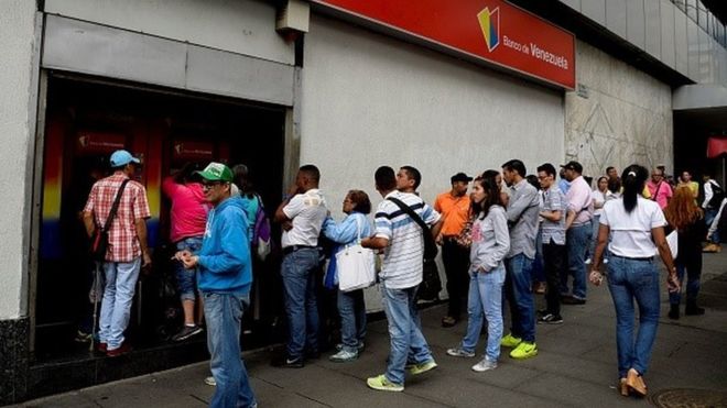 В Венесуэле из-за рекордной инфляции выпустят новые купюры