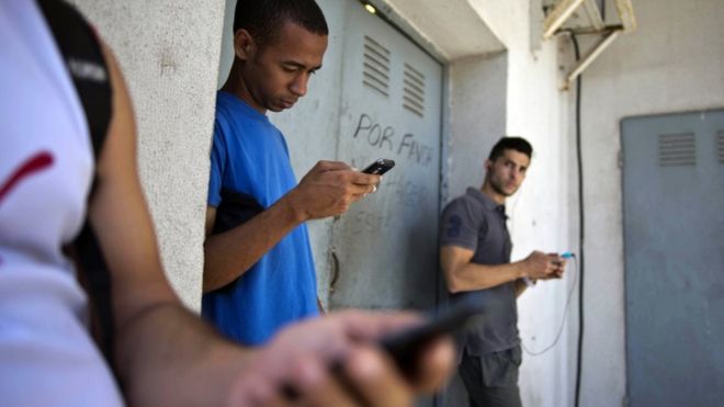 На Кубе разрешат проводить интернет в дома