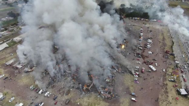 В Мексике десятки людей погибли при взрыве на рынке фейверков