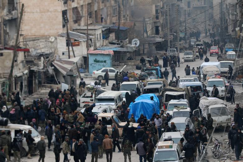Тысячи мирных жителей и бойцов ждут эвакуации из Алеппо